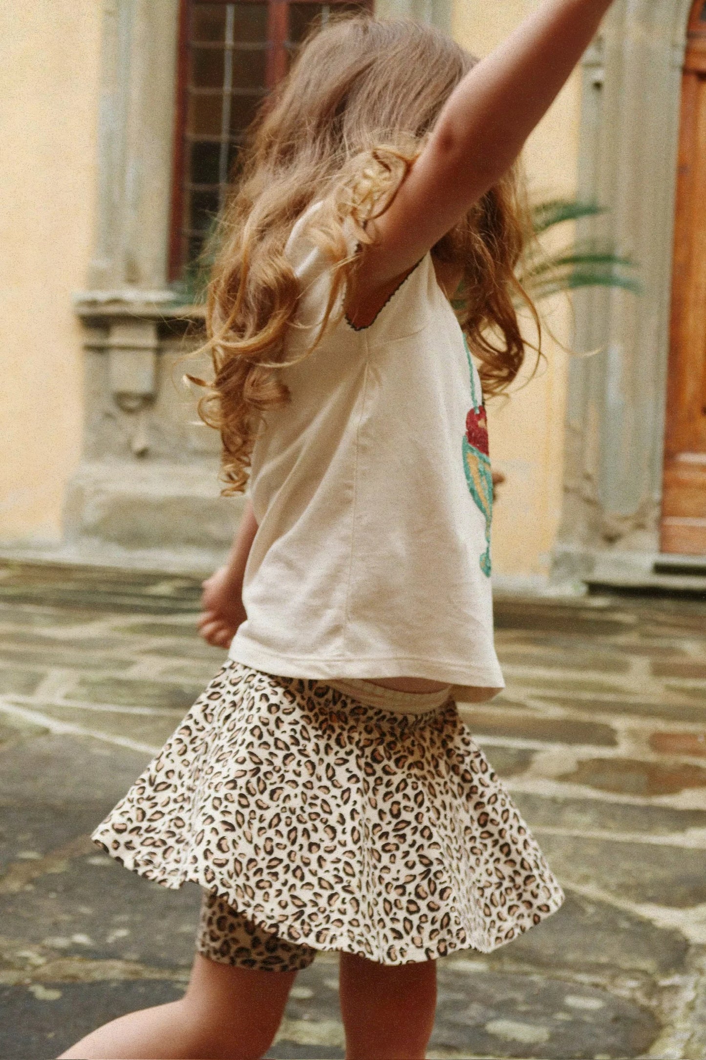 Konges Sløjd - Famo T-Shirt Kurzarm mit Kleinen Puffärmeln und Glitzereis