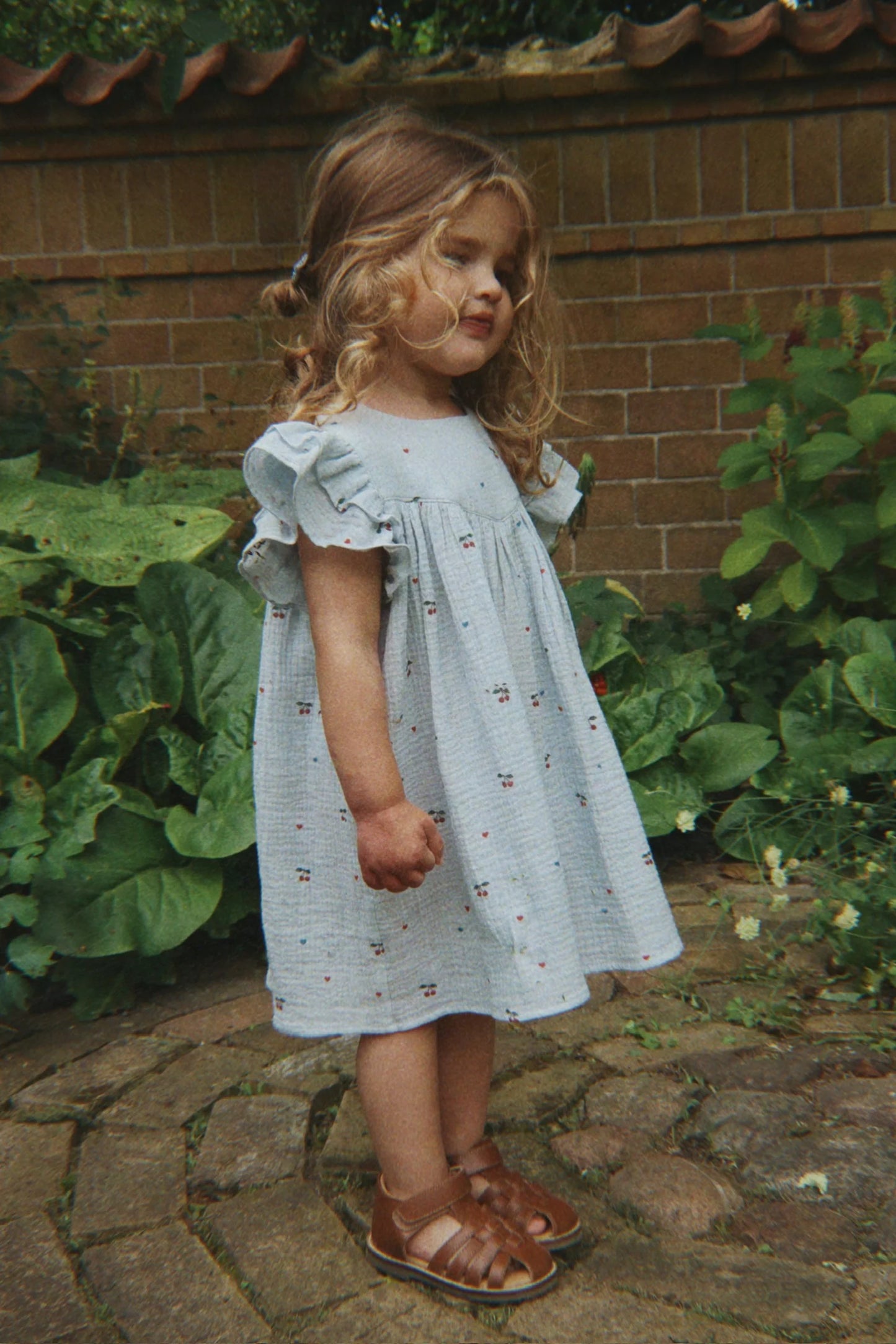Konges Slojd - Coco Kleid in Hellblau mit Kirschen und Herzen aus Musslin