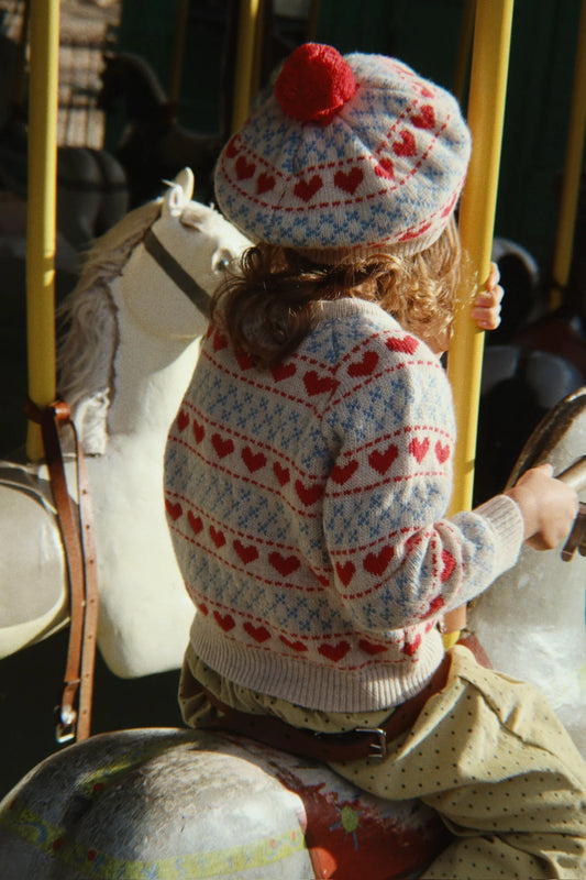 Konges Slojd -  Belou Kinder Strickjacke aus 100 % Wolle in Beige mit Blau  & roten Herzen