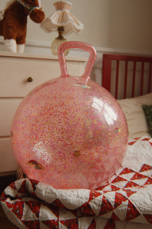 Konges Slojd - Glitterhüpfball in Rosa mit einem Griff