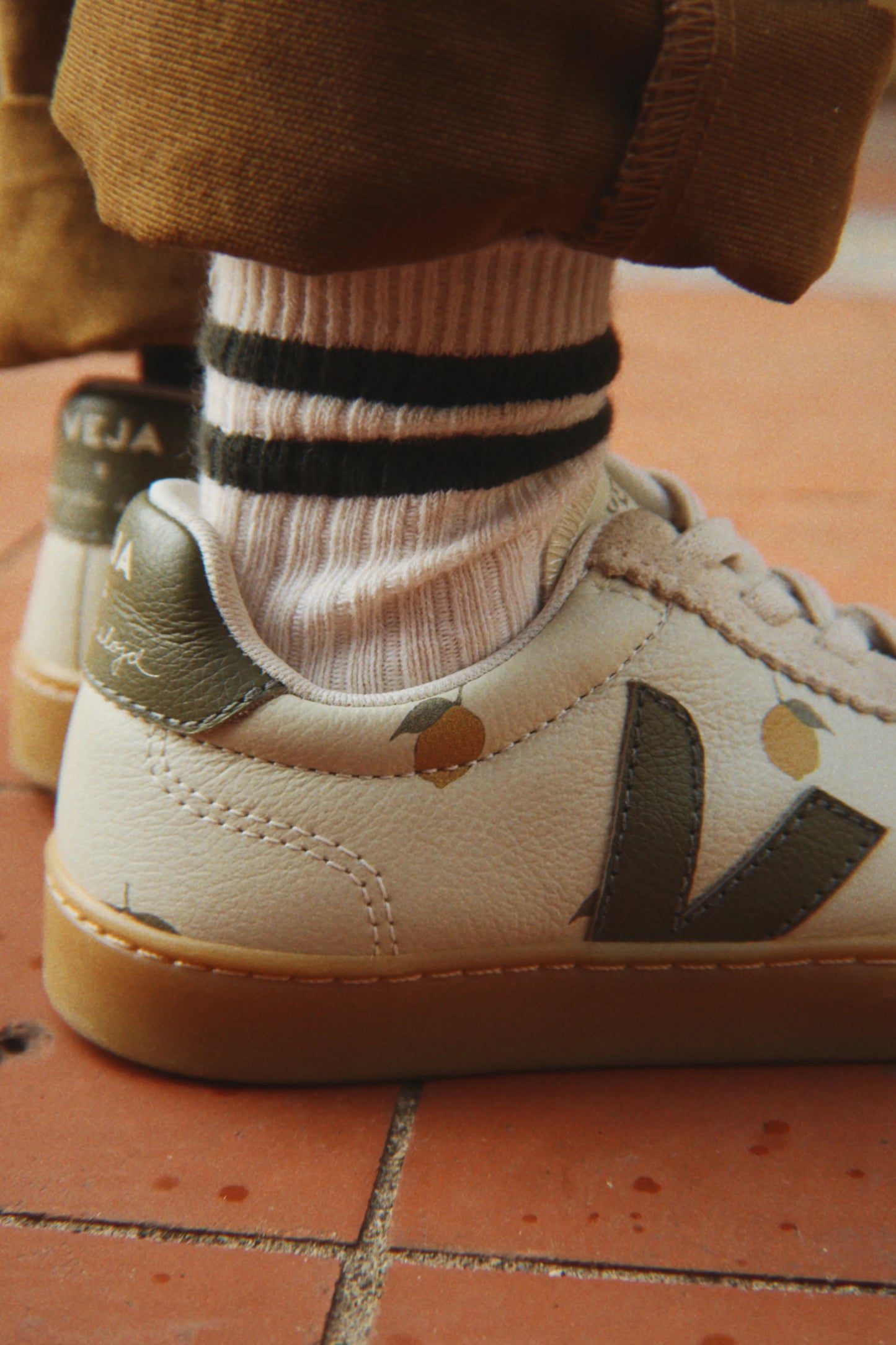 Konges Slojd - Veja x Konges Kinderschuh in Rosa mit Kirsche (Kopie)