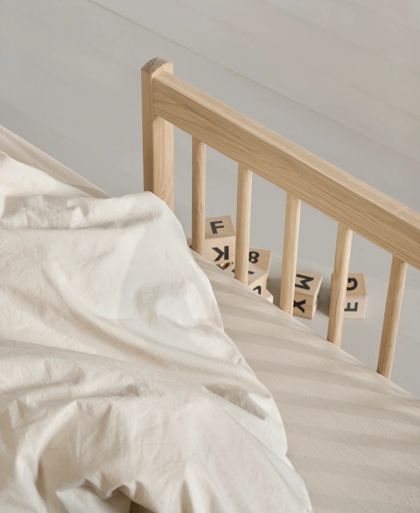 Oliver Furniture - Wood Mini + Juniorbett in eiche