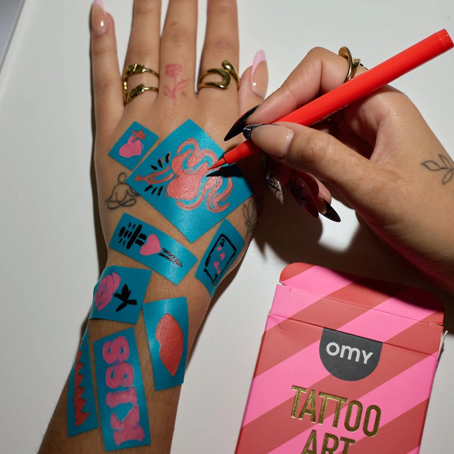 OMY - Tattoo Art Stifteset mit Schablone I love You