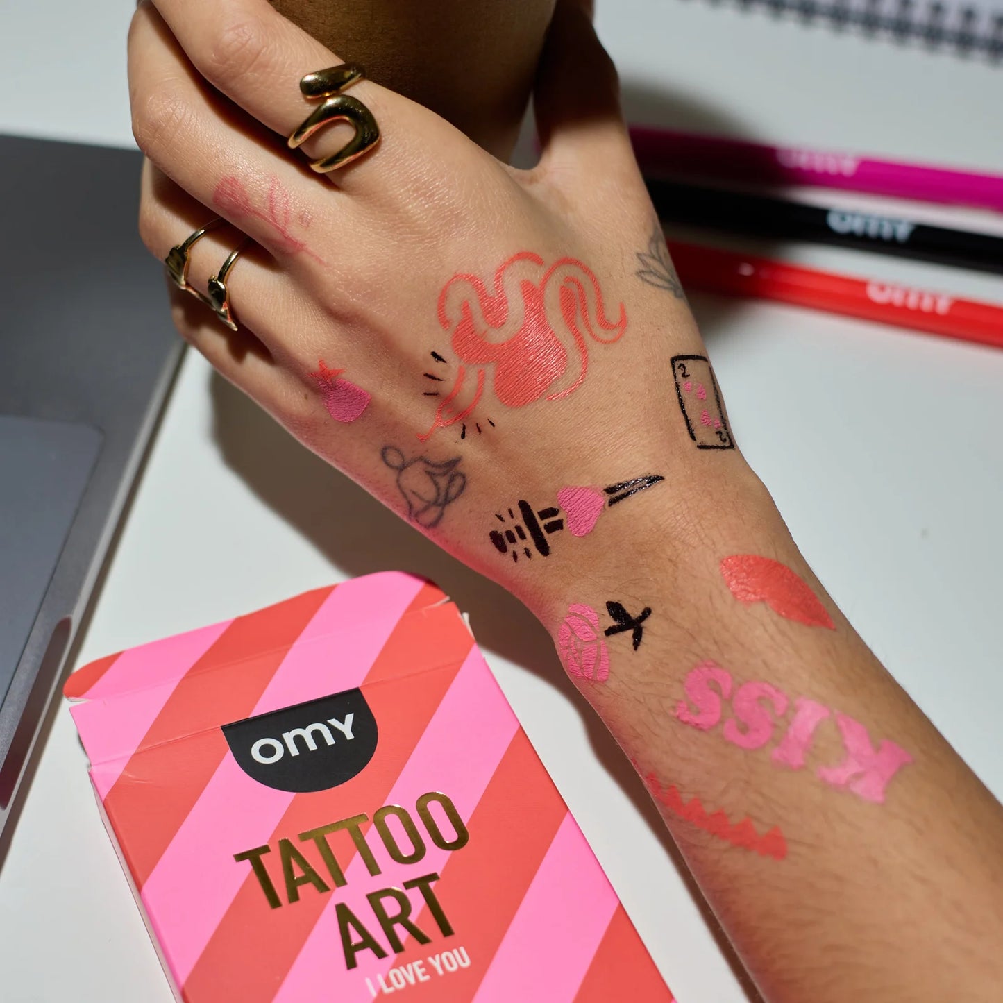 OMY - Tattoo Art Stifteset mit Schablone I love You