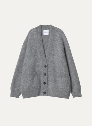 Bild in Slideshow öffnen, Delicate Love - Strickjacke Oversize Alpaka in Grau
