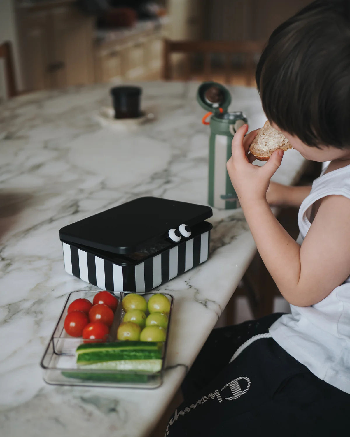 NOUI NOUI - Kinder Lunchbox mit 3  EInsätzen  in schwarz gestreift PRE ORDER