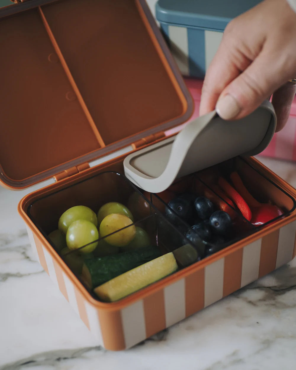 NOUI NOUI - Kinder Lunchbox mit 3  EInsätzen  in Mustard gestreift