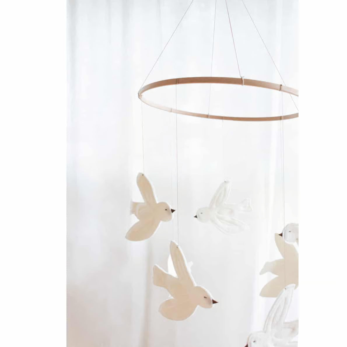 Nanami - Mobile Vogel in off white