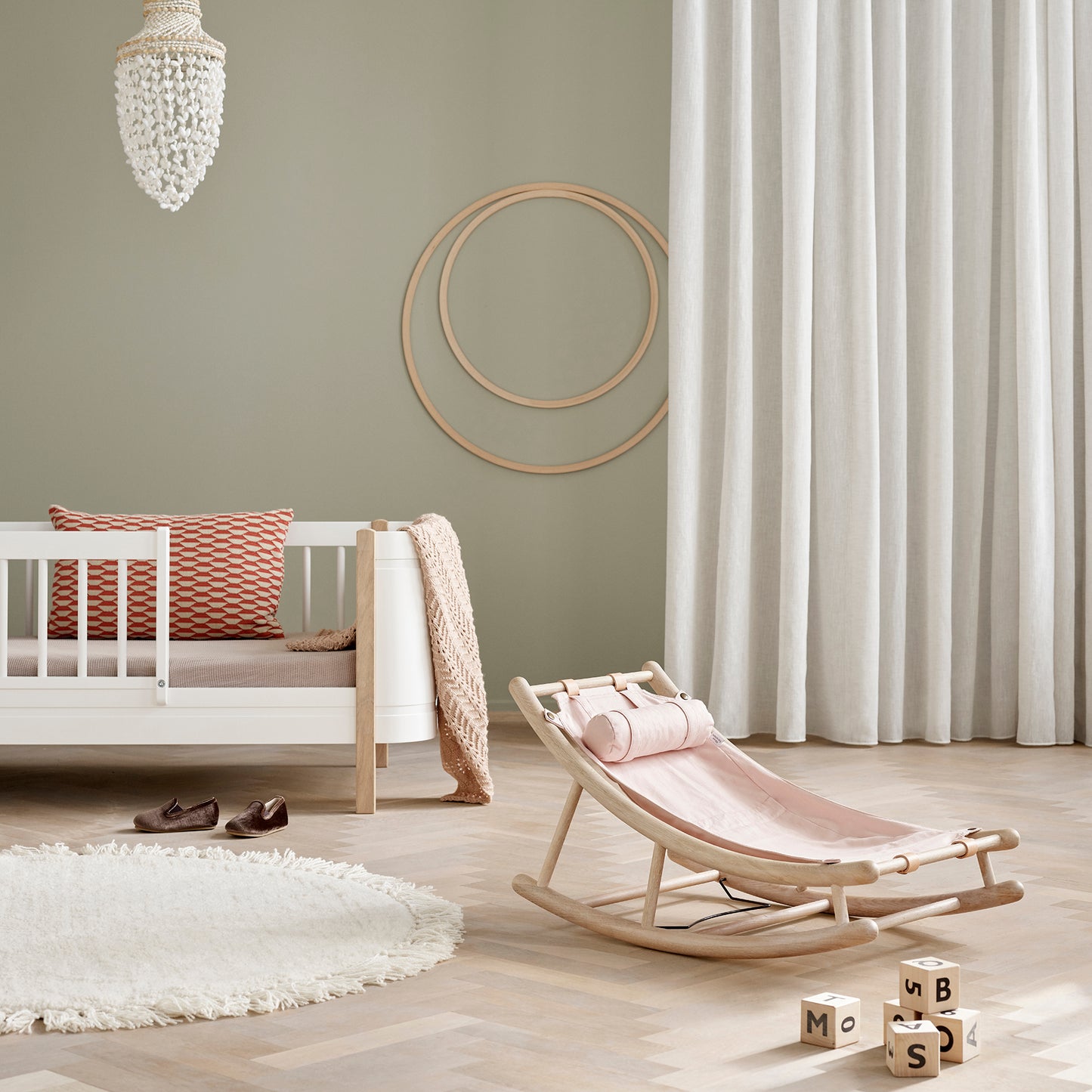 Oliver Furniture Baby & Kleinkindwippe NEU in verschiedenen Farben