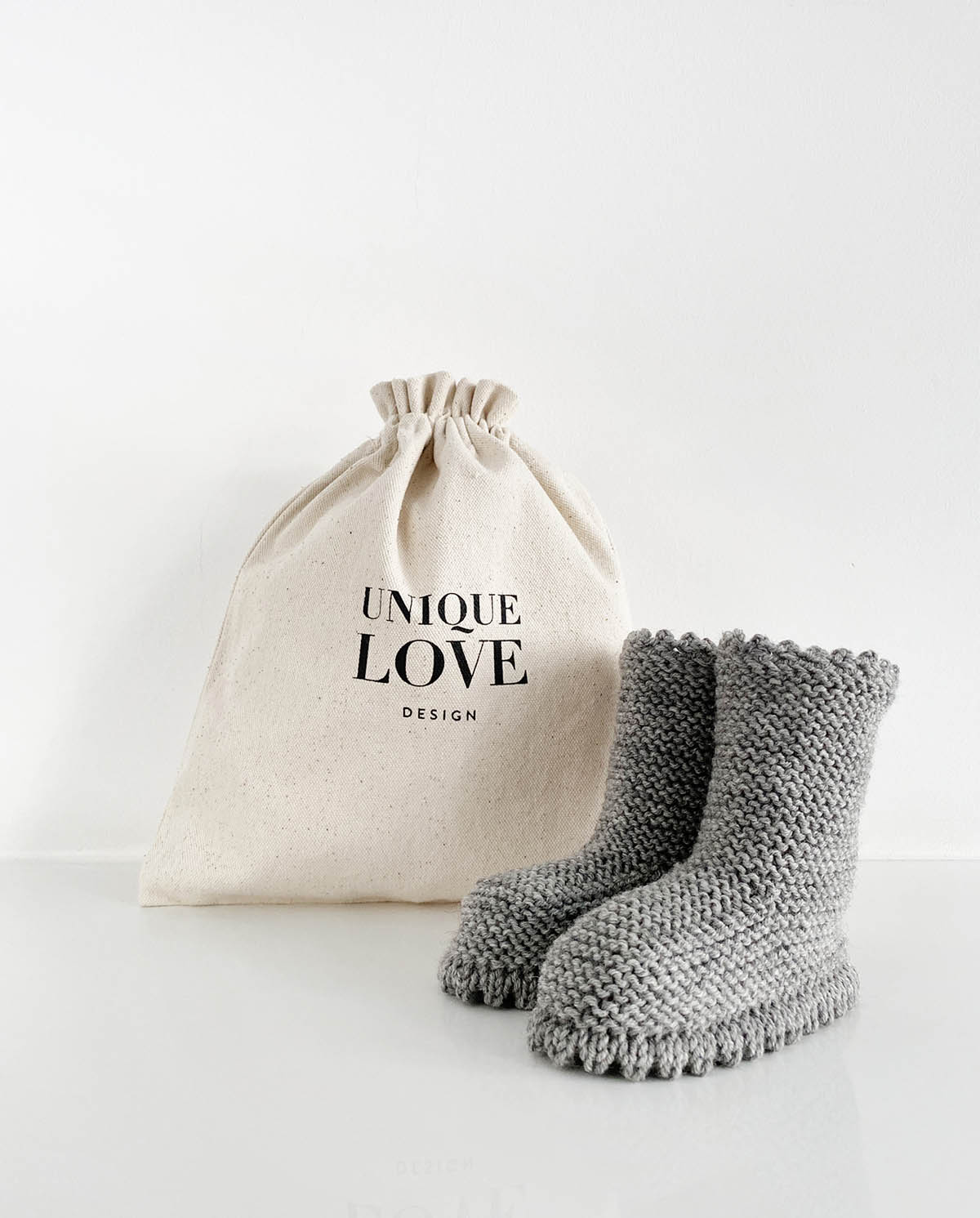 Unique Love- Strickbooties in Grey aus 100 % Merinowolle
